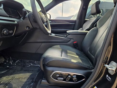 Certified 2024 Jeep Grand Cherokee Overland w/ Luxury Tech Group IV image 21