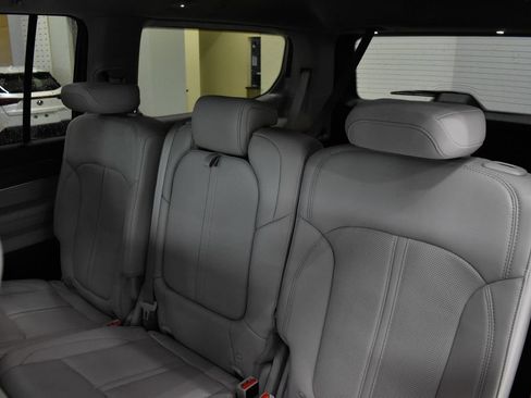 Used 2023 Jeep Wagoneer Series III w/ Preferred Equipment Group AWD/4WD image 30