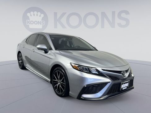 Used 2023 Toyota Camry SE w/ Cold Weather Package image 2