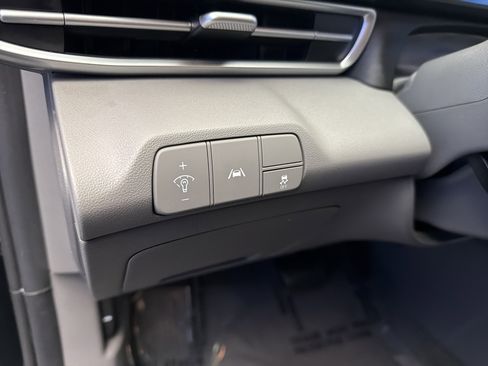 Used 2022 Hyundai Elantra SEL w/ Convenience + Premium Package image 15