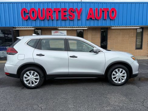 Used 2020 Nissan Rogue S FWD image 11