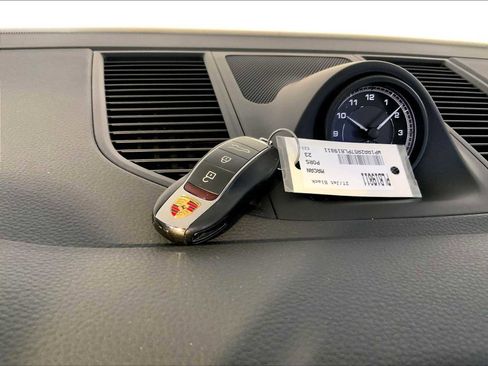 Certified 2023 Porsche Macan AWD/4WD image 21