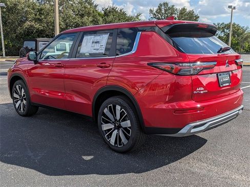 New 2025 Mitsubishi Outlander SE image 7