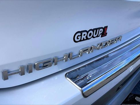 New 2026 Toyota Highlander Platinum AWD/4WD image 15