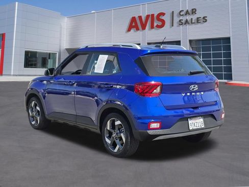 Used 2025 Hyundai Venue SEL FWD image 9