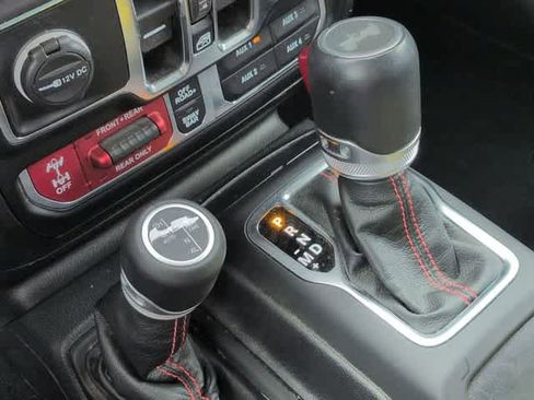 Used 2022 Jeep Wrangler Unlimited Rubicon w/ LED Lighting Group AWD/4WD image 32