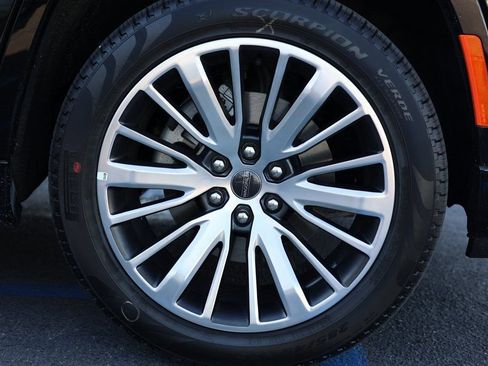 Used 2023 Jeep Grand Wagoneer Series III image 8