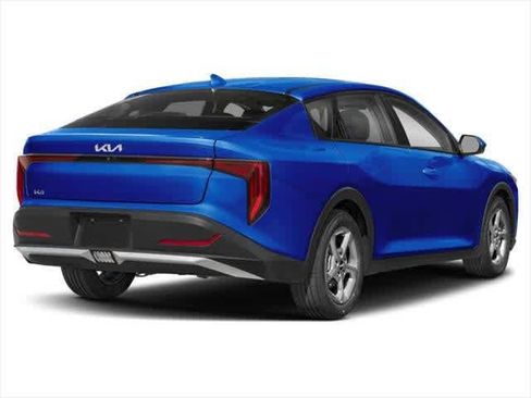 Used 2025 Kia K4 FWD image 2