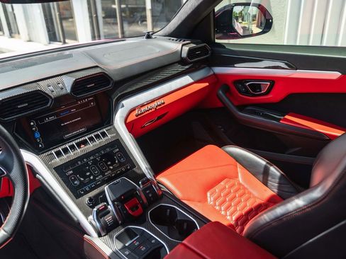 Used 2020 Lamborghini Urus AWD/4WD image 43