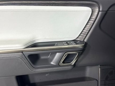 Used 2023 Rivian R1S Launch Edition image 12