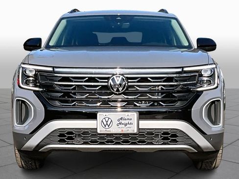 New 2026 Volkswagen Atlas Peak Edition image 3