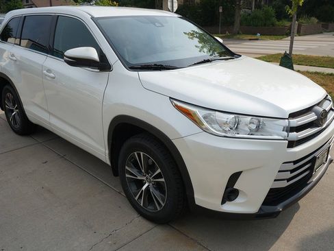 Used 2018 Toyota Highlander LE AWD/4WD image 8