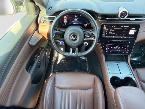 Certified 2024 Maserati Grecale GT image 17