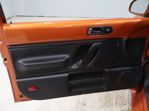 Used 2010 Volkswagen Beetle Coupe image 11