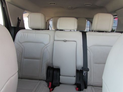 Used 2018 Ford Explorer Platinum AWD/4WD image 25