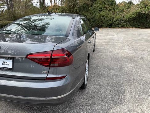 Used 2017 Volkswagen Passat 1.8T SE image 9