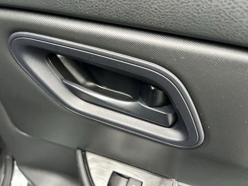 Used 2024 Nissan Rogue S image 38