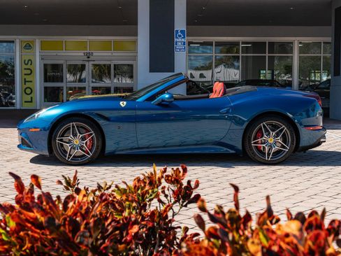 Used 2016 Ferrari California T image 35