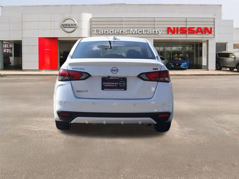 New 2025 Nissan Versa SR w/ Trunk Package image 4