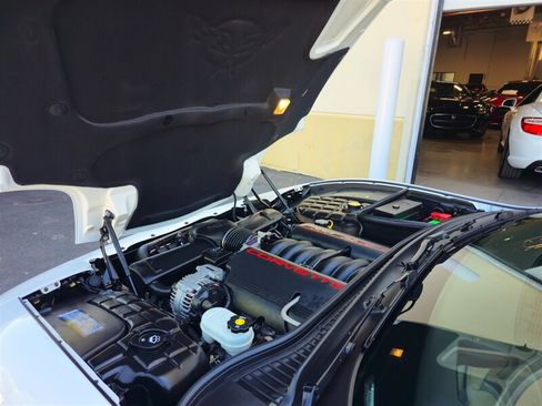 Used 2004 Chevrolet Corvette Convertible w/ Preferred Equipment Group RWD image 31