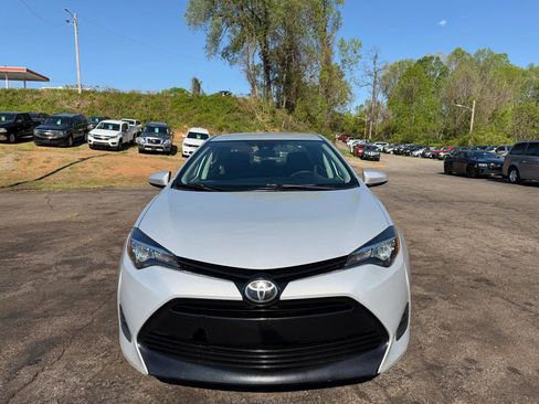 Used 2019 Toyota Corolla LE image 2