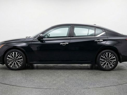 Used 2025 Nissan Altima 2.5 SV FWD image 5