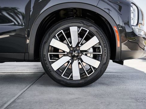 Used 2025 Mitsubishi Outlander SE image 10