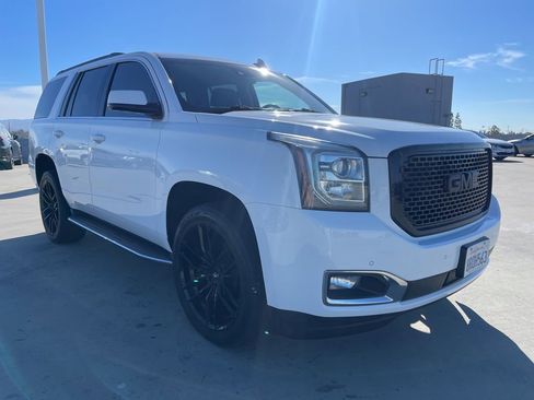 Used 2016 GMC Yukon SLT image 3