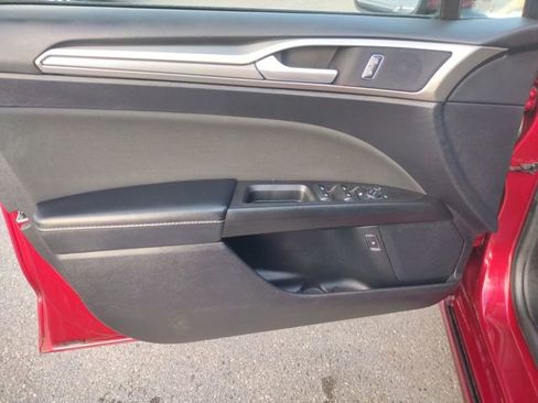 Used 2018 Ford Fusion SE image 22