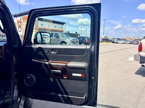 Used 2005 HUMMER H2 w/ Preferred Equipment Group AWD/4WD image 31