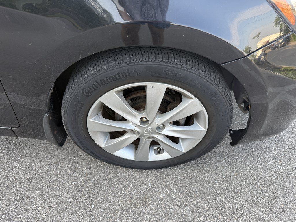 Used 2013 Hyundai Accent SE FWD image 7