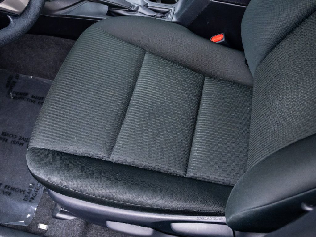 Used 2018 Toyota RAV4 LE FWD image 16