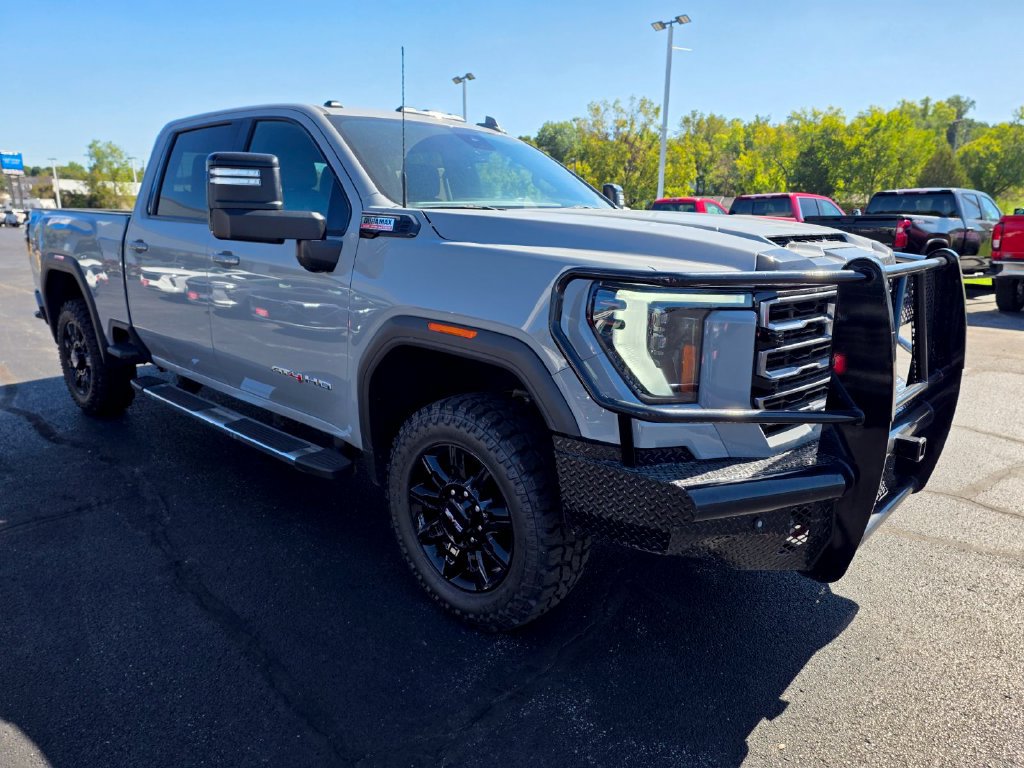 Used 2024 GMC Sierra 2500 AT4 w/ AT4 Preferred Package AWD/4WD image 3