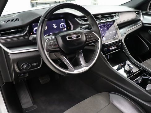 Used 2022 Jeep Grand Cherokee L Laredo image 12