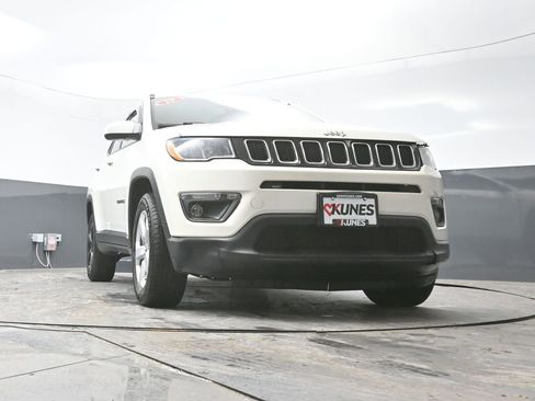 Used 2019 Jeep Compass Latitude w/ Cold Weather Group image 50