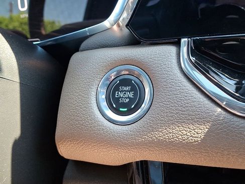Used 2024 GMC Canyon Denali AWD/4WD image 25
