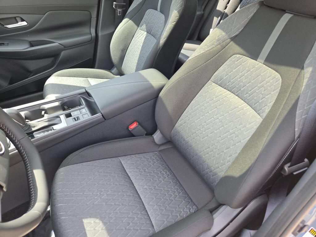 Used 2026 Nissan Sentra SV w/ SV Convenience Package FWD image 16