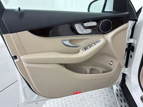 Used 2022 Mercedes-Benz GLC 300 4MATIC w/ Premium Package Lite image 14