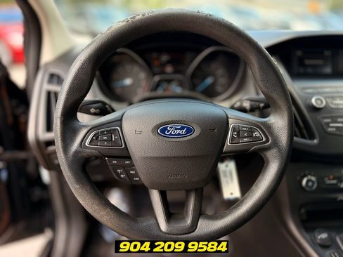 Used 2018 Ford Focus SE FWD image 13