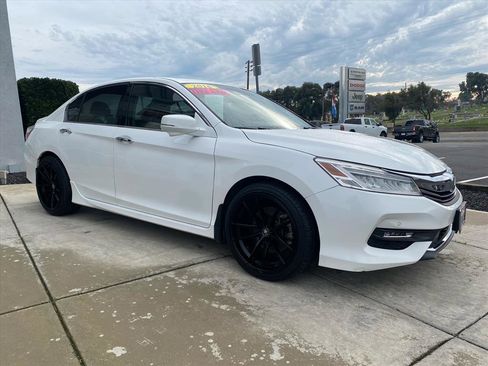Used 2016 Honda Accord Touring image 11
