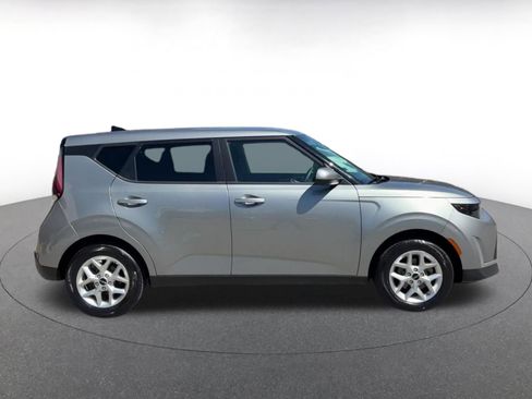 Used 2025 Kia Soul LX w/ LX Technology Package image 16
