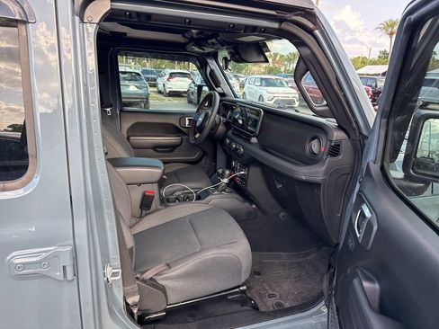 Used 2024 Jeep Gladiator Rubicon image 13