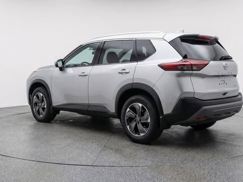 Used 2025 Nissan Rogue SV image 6