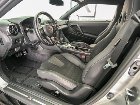 Used 2024 Nissan GT-R Premium w/ Floor Mat Package AWD/4WD image 41