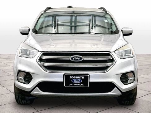 Used 2017 Ford Escape SE w/ Equipment Group 201A image 3