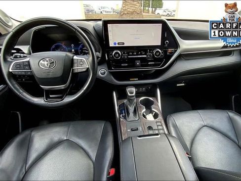 Used 2024 Toyota Highlander Platinum image 15