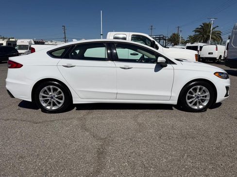 Used 2019 Ford Fusion SE FWD image 4