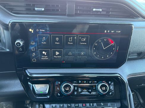 Used 2024 GMC Sierra 2500 AT4 w/ AT4 Premium Plus Package AWD/4WD image 22
