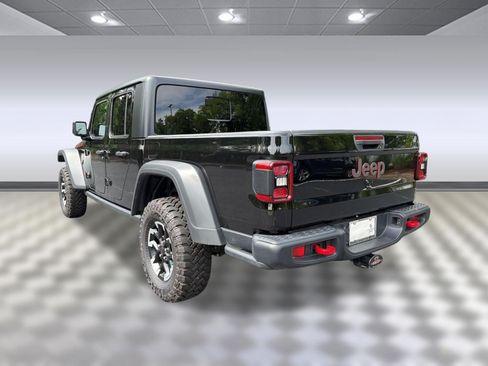 Used 2025 Jeep Gladiator Rubicon w/ Technology Group AWD/4WD image 3