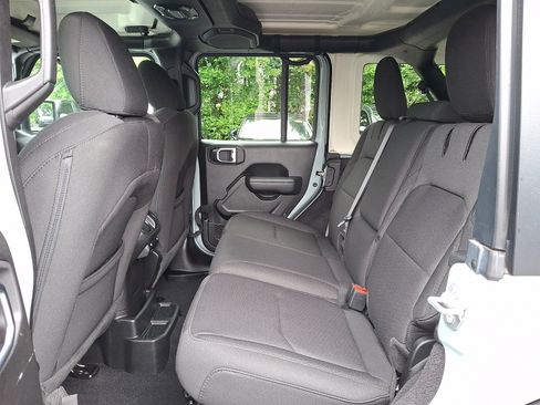 Used 2023 Jeep Wrangler Unlimited w/ Cold Weather Group AWD/4WD image 5